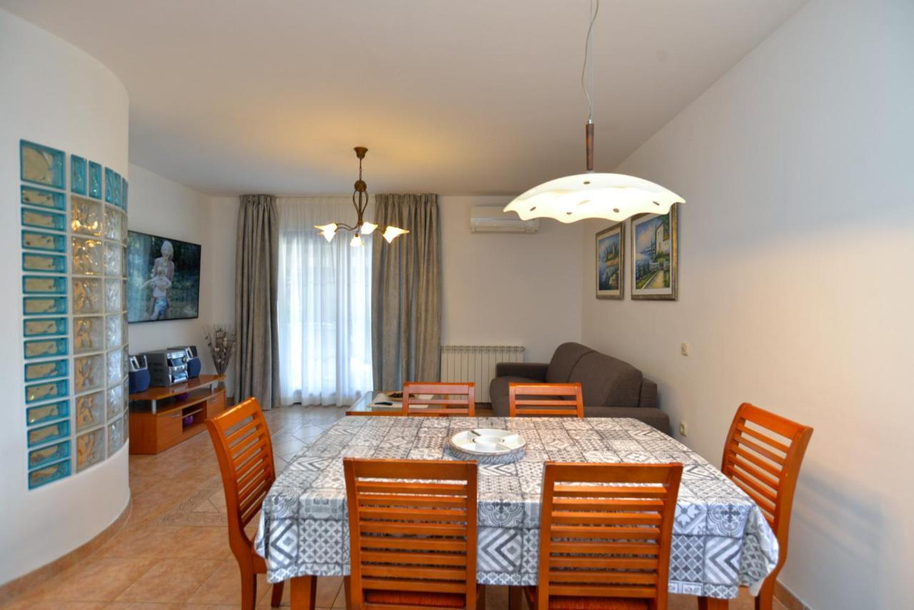 Apartments Elvis 1299 Vrsar Buitenkant foto