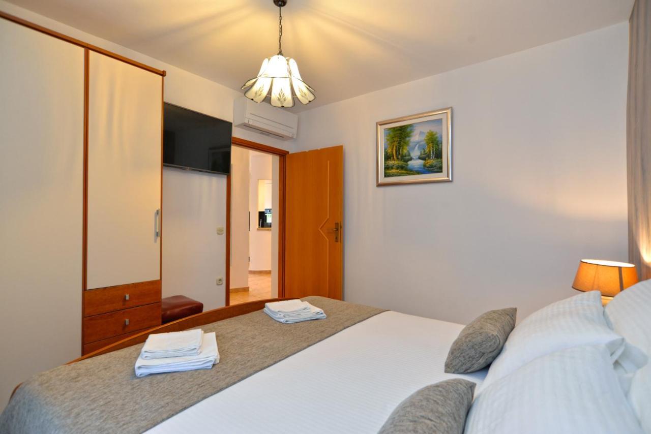 Apartments Elvis 1299 Vrsar Buitenkant foto