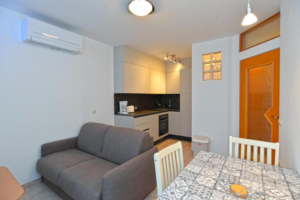Apartments Elvis 1299 Vrsar Buitenkant foto