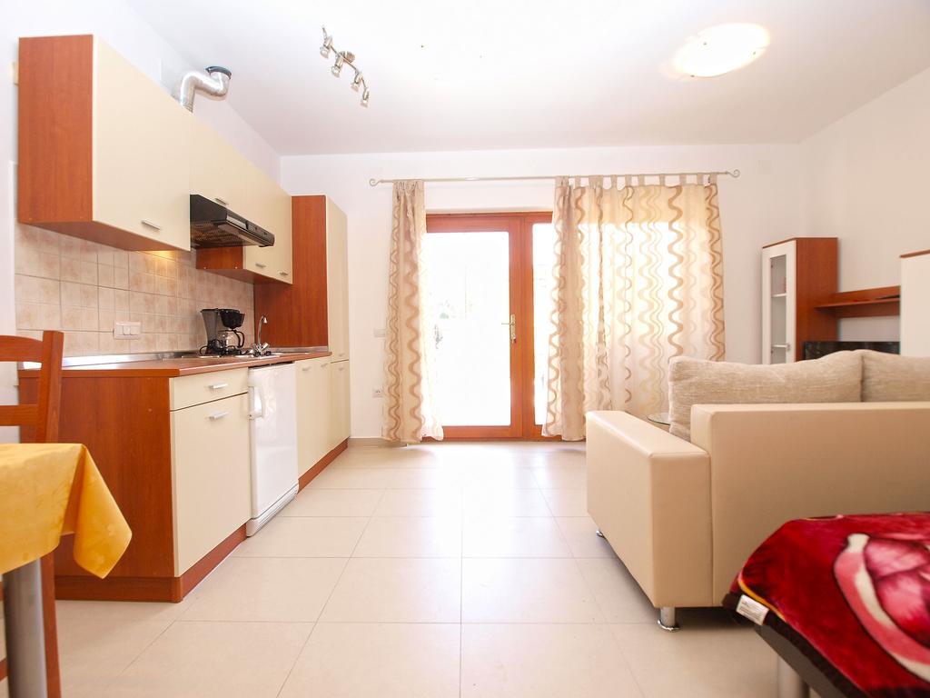 Apartments Elvis 1299 Vrsar Buitenkant foto